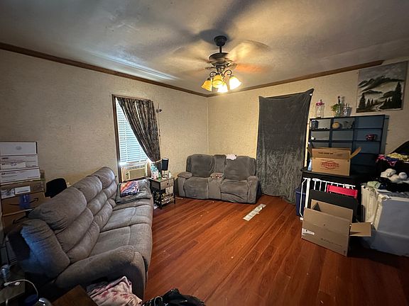 4th image of 27 Oakland Ave