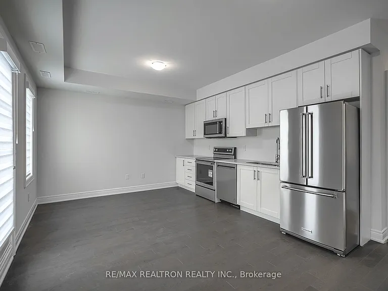 9480 Bayview Ave #4A — Photo 29