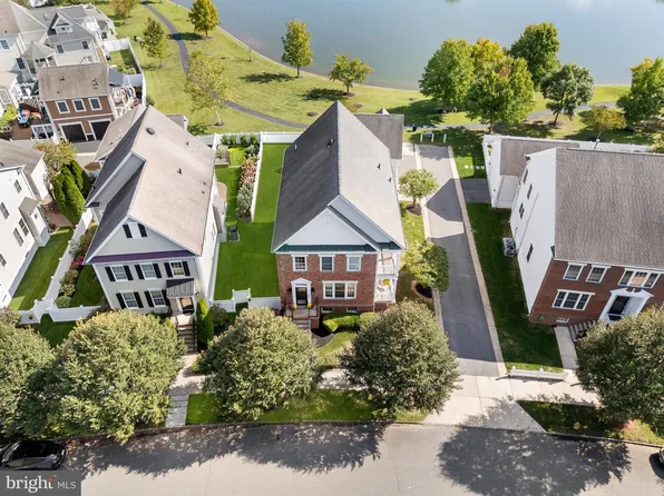 18 North St, Robbinsville, NJ 08691