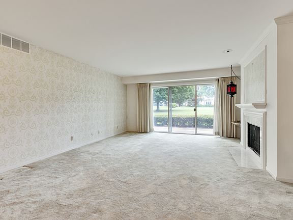 5th image of 1 Normandie Dr APT 105