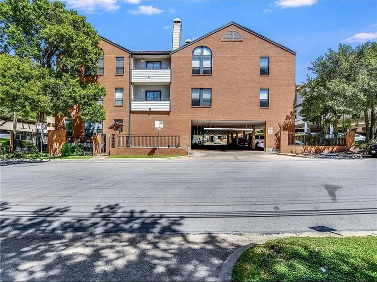 2905 Swisher St #307 — Photo 5