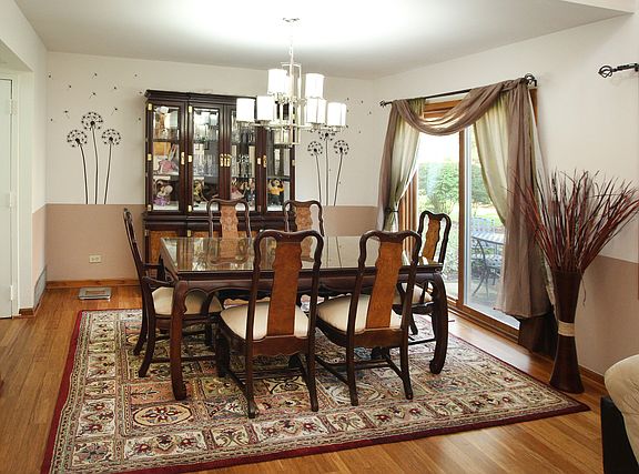 3rd image of 3106 N Daniels Ct