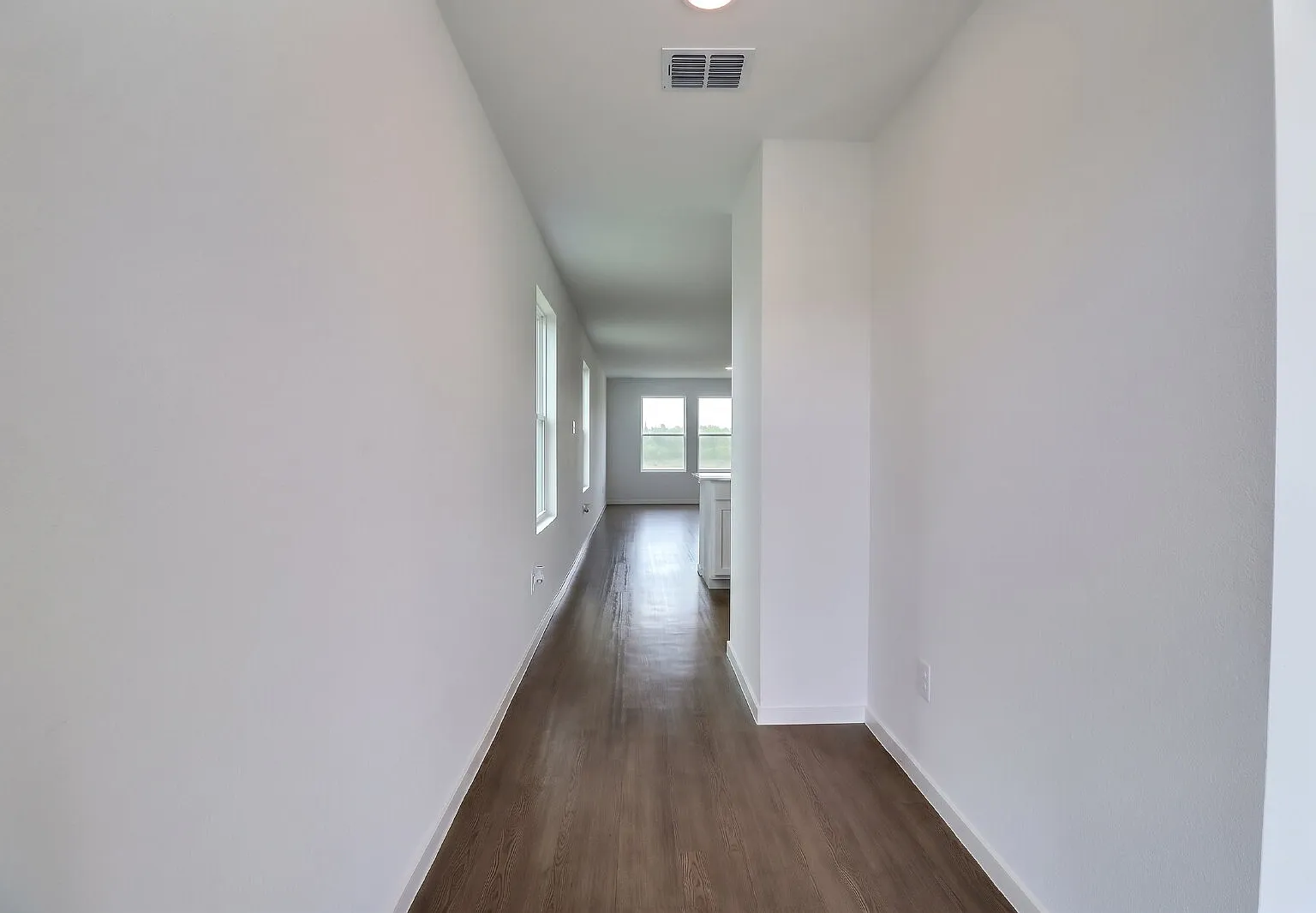 3 bed, 2.0 bath, 1276 sqft, $1,600 — Photo 4