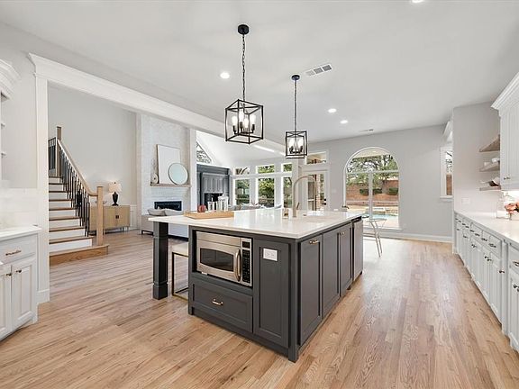 3rd image of 508 Vicksburg Way