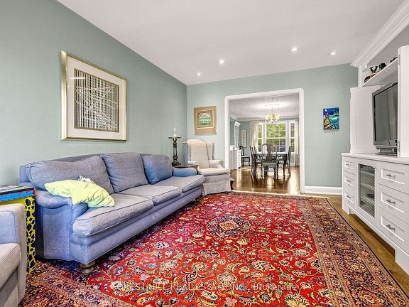 5th image of 44 Ridge Hill Dr