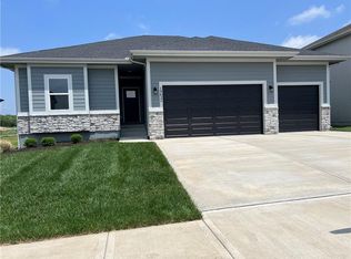 19632 W 196th St, Spring Hill, KS 66083