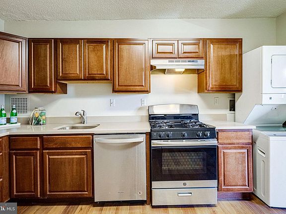 4th image of 3701 S George Mason Dr Unit 1102N