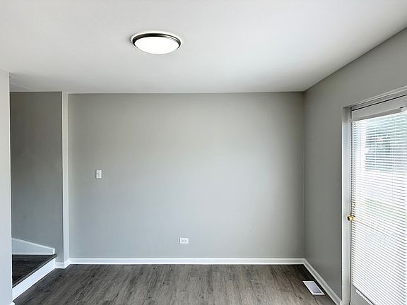 3rd image of 1721 E Roosevelt Rd APT 2