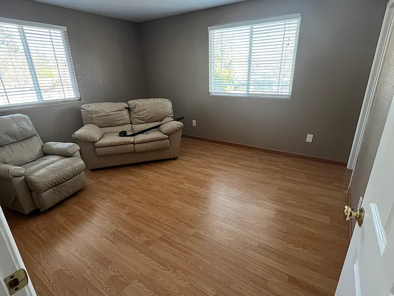 3911 Noble Ct — Photo 9