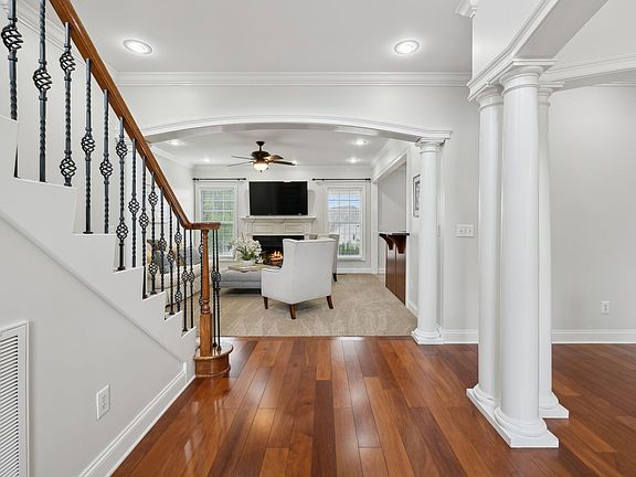 5th image of 132 Thornwood Pl