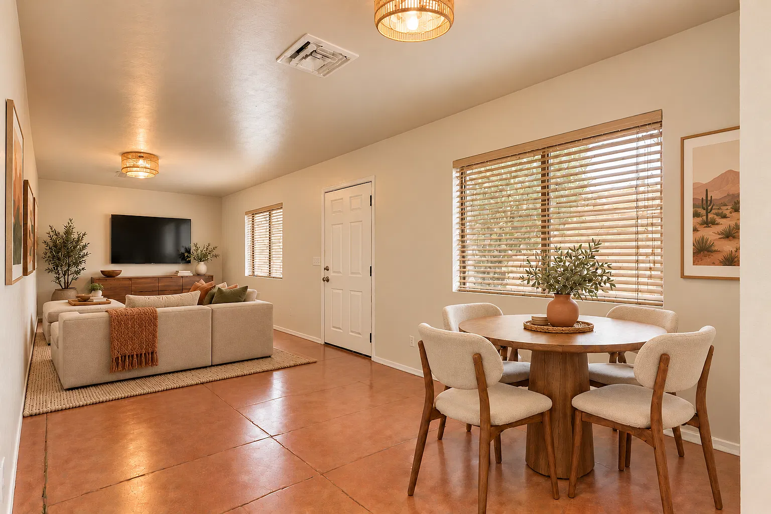 3138 E Adams St — Photo 1