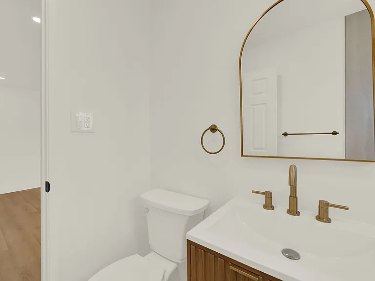 610 Military E — Photo 10