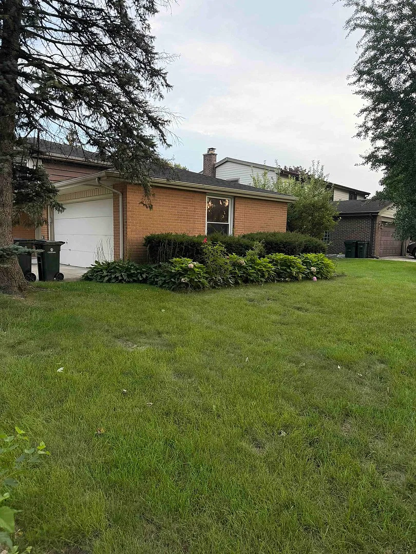 3 bed, 2100 sqft, $4,850 — Photo 2