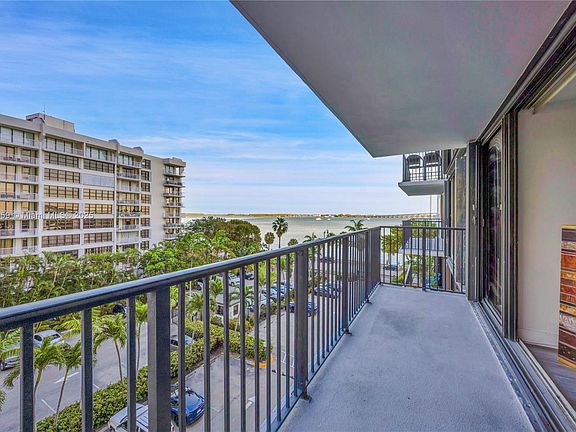3rd image of 1450 Brickell Bay Dr APT 504