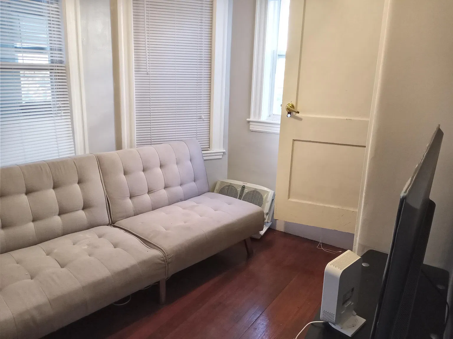 4 bed, 1200 sqft, $900 — Photo 2