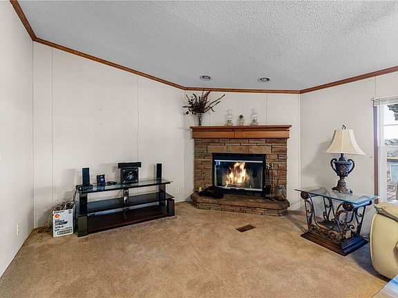 4th image of 33 Skyview Ln