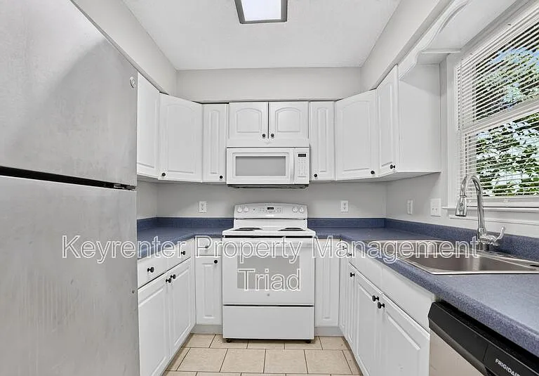 151 Laura Ave — Photo 7
