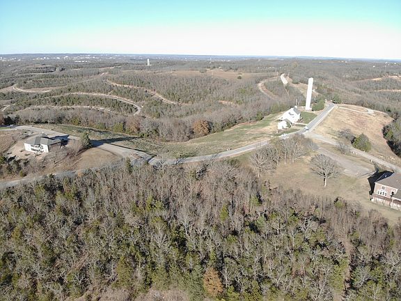 4th image of Emerald Pointe Dr