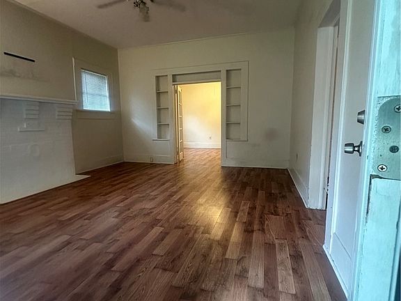 3rd image of 114 3rd Ave NW