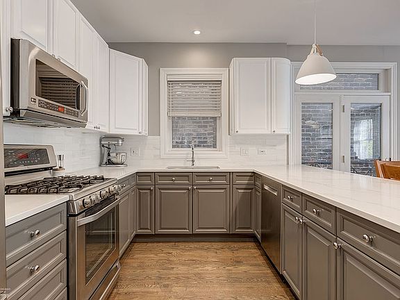 3rd image of 854 W Buckingham Pl APT 2E