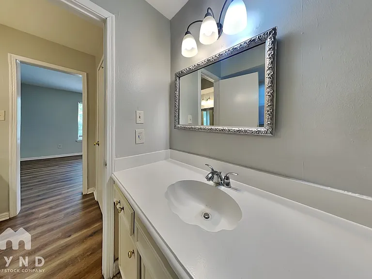 15110 Gladebrook Dr — Photo 17