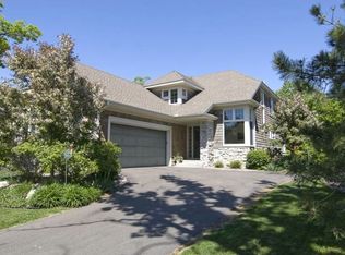 1470 Skyline Dr, Golden Valley, MN 55422