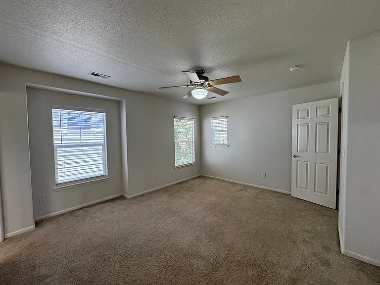 11939 Bolton Dr — Photo 8