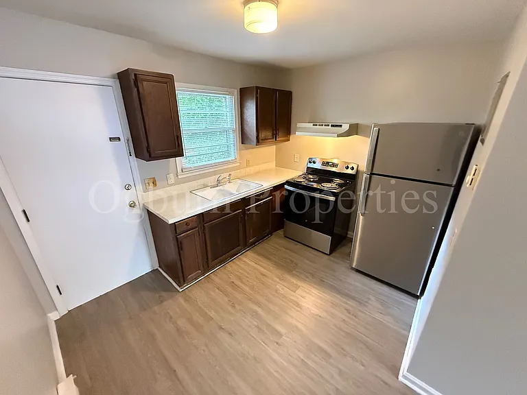 2123 Hollyrood St — Photo 5
