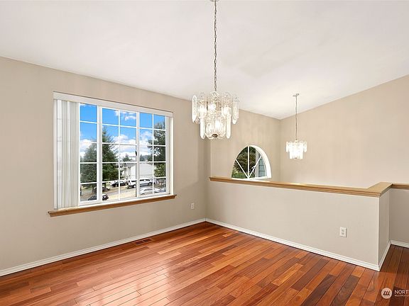 4th image of 19528 71st Avenue E