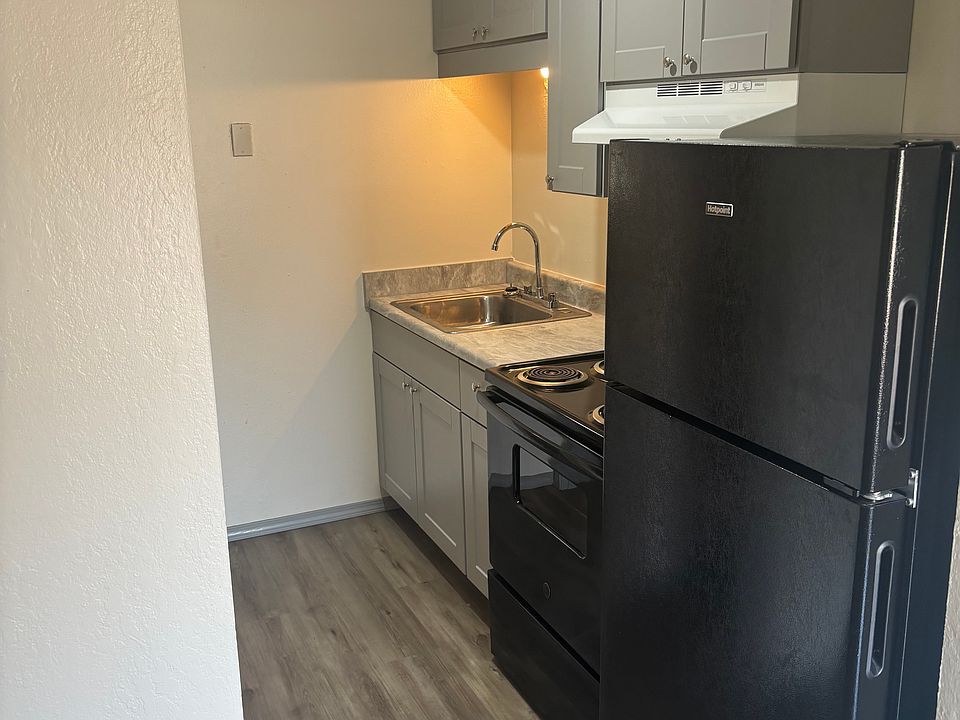 1st image of 11230 Bridgeport Way SW APT 10