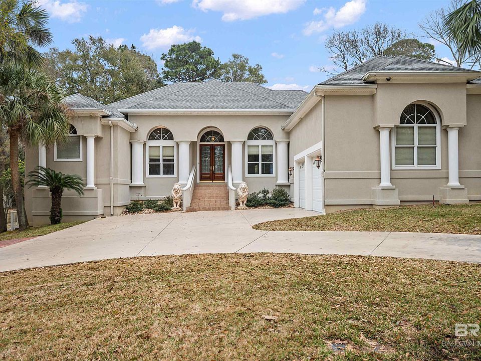 1st image of 305 Clubhouse Dr