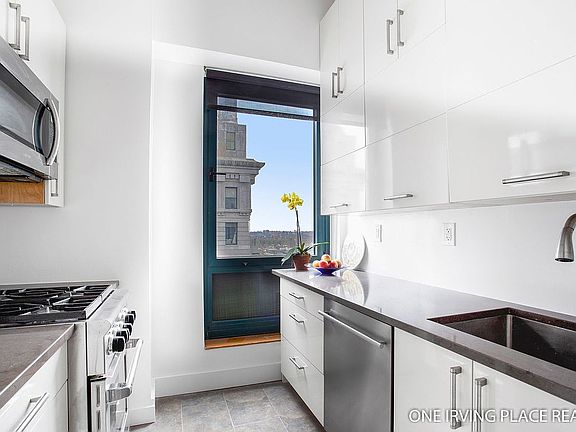 5th image of 1 Irving Pl #V