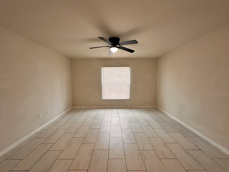 913 NE 13th Ave — Photo 16