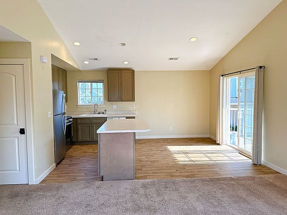 2nd image of 3035 Pacific St #3035