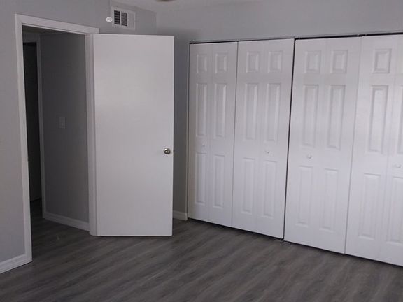 5th image of 2045 Hyde Park St #10