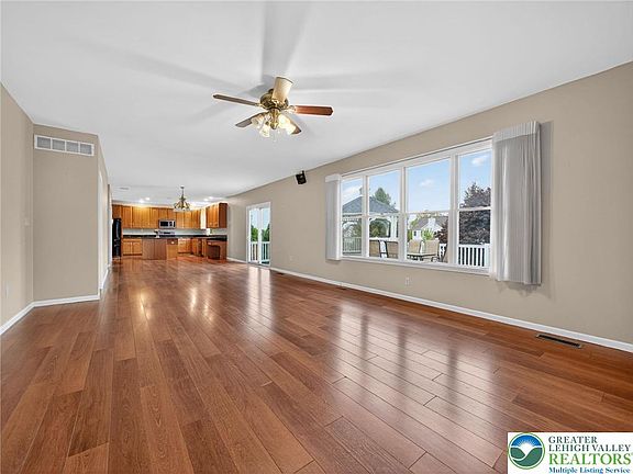 5th image of 7188 Periwinkle Dr