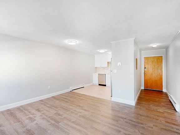 4th image of 4 Golden Ct APT 10