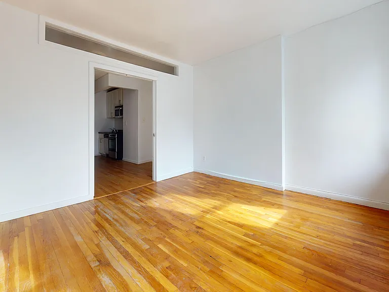 538 W 47th St #4C — Photo 7