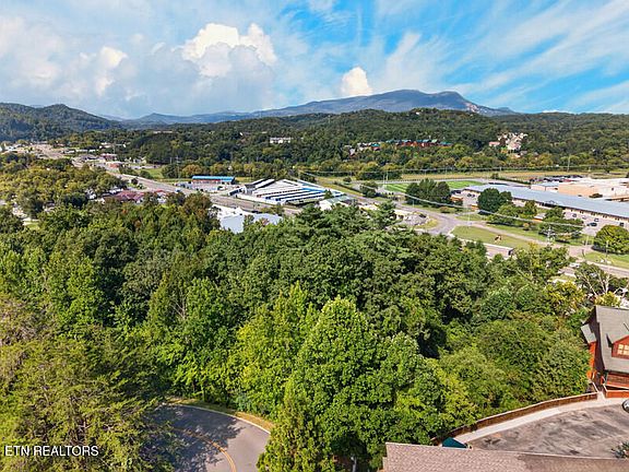 5th image of Valley Heights Dr