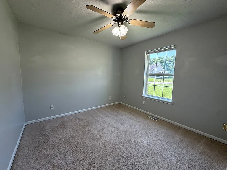135 Lyle Curtis Cir — Photo 18