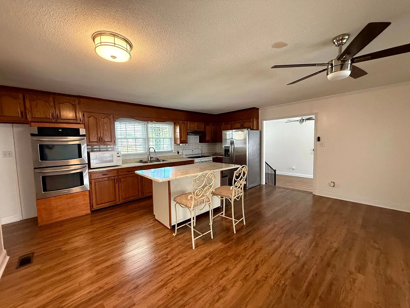 6441 Kincross Ave ~Arran Hills — Photo 2