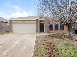 1013 Buffalo Springs Dr, Fort Worth, TX 76140