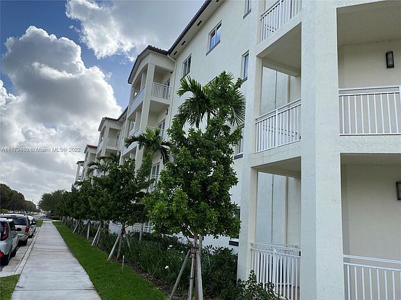 3rd image of 10950 NW 82nd St #112