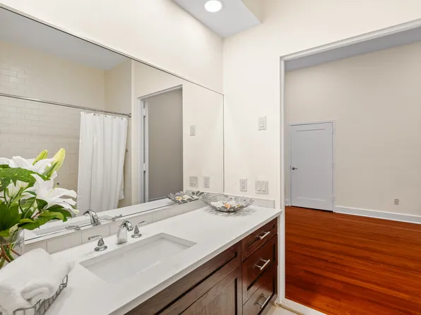 90 Bay Street Landing image 31 of 49