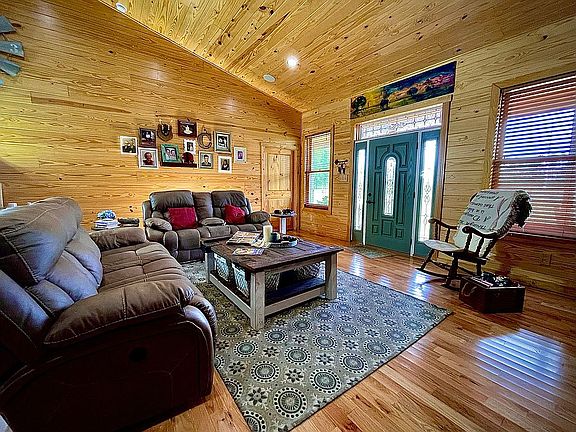 3rd image of 18303 Darby Farm Ln