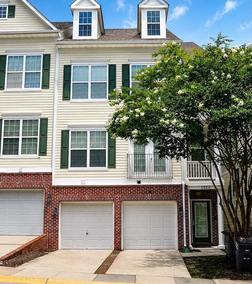 3 bed, 2.5 bath, 1593 sqft, $2,554 — Photo 1