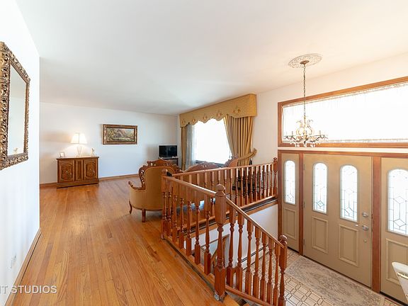 4th image of 546 W Potter St