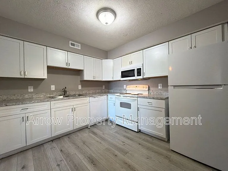 2140 J St #3 — Photo 4