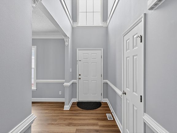 5th image of 12201 Freemont Ln
