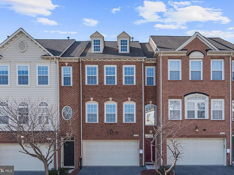 7576 Maidenhead Dr — Photo 1